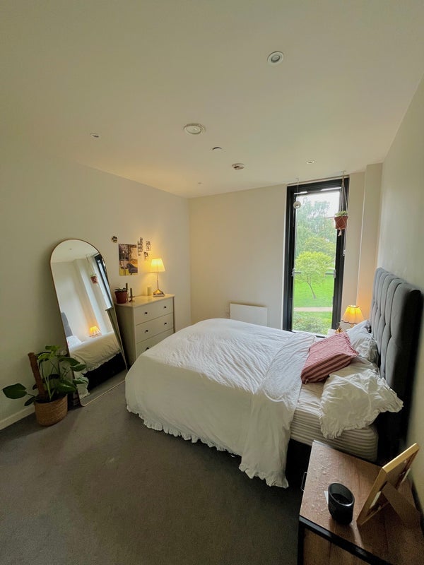 Room Aspin Lane in Manchester