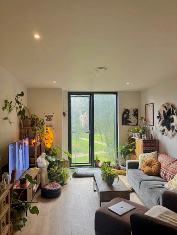 Room Aspin Lane in Manchester