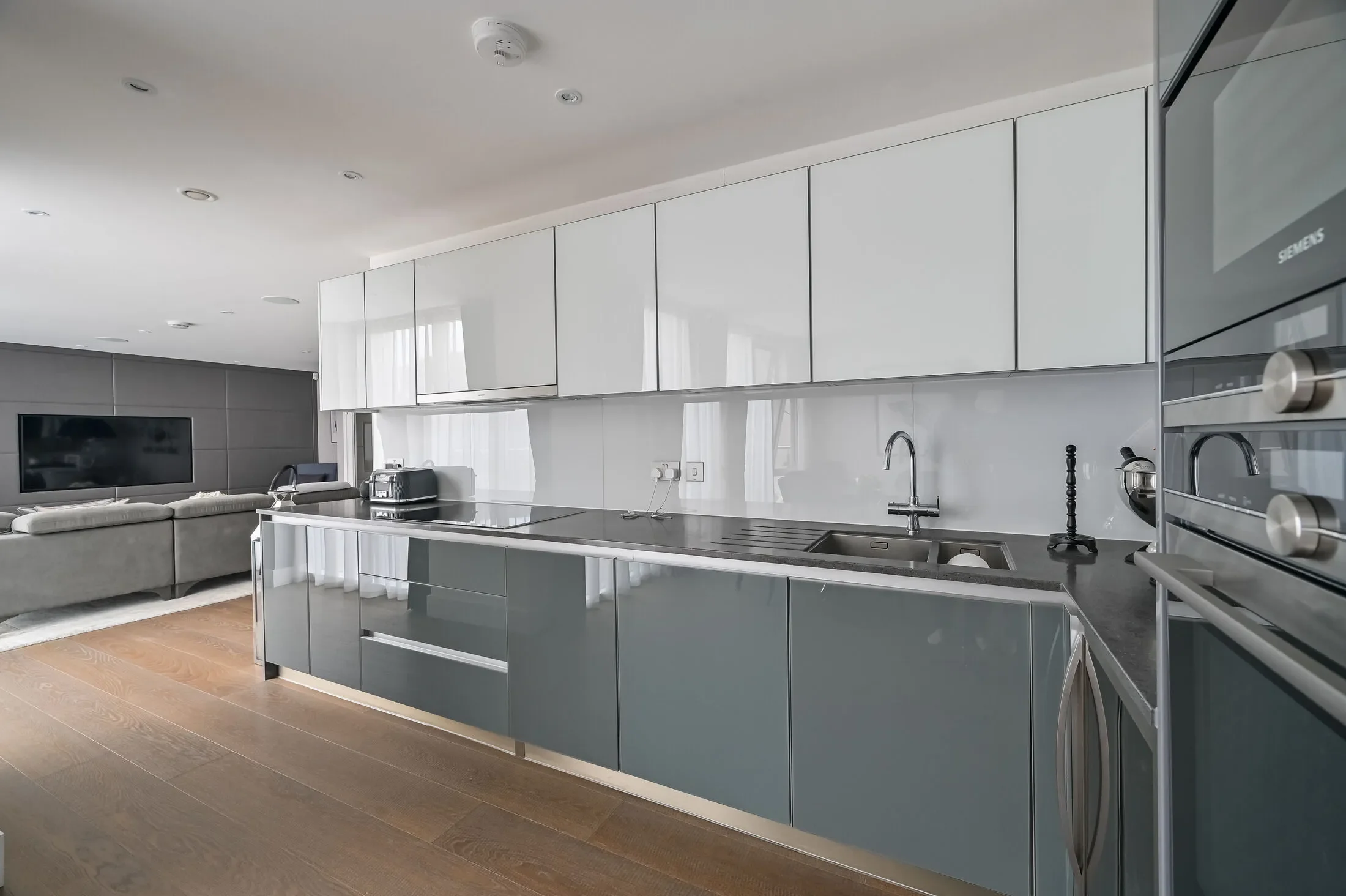 Flat Wenlock Road in Greater London