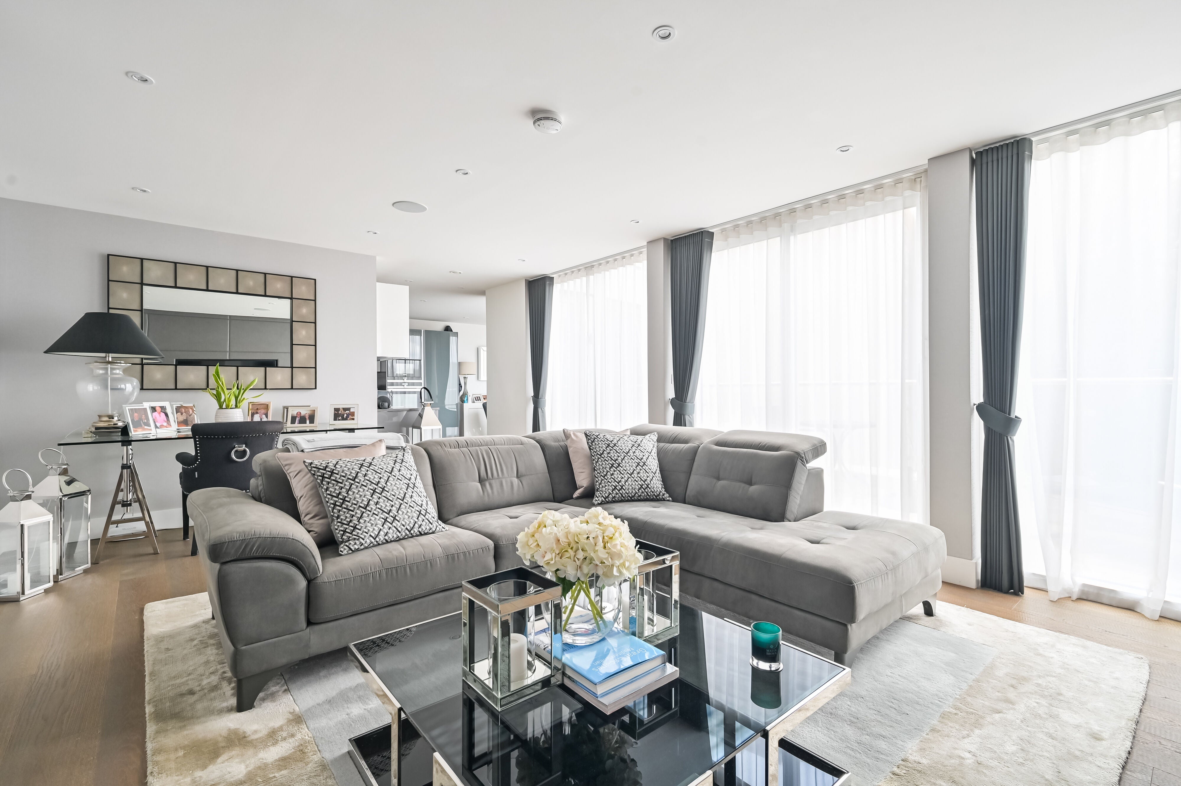 Flat Wenlock Road in Greater London