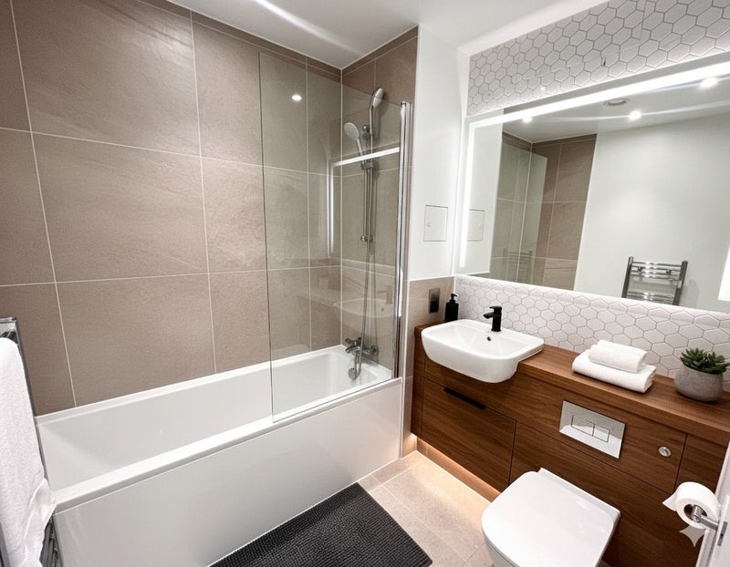 Room Norah Smyth Road in Greater London