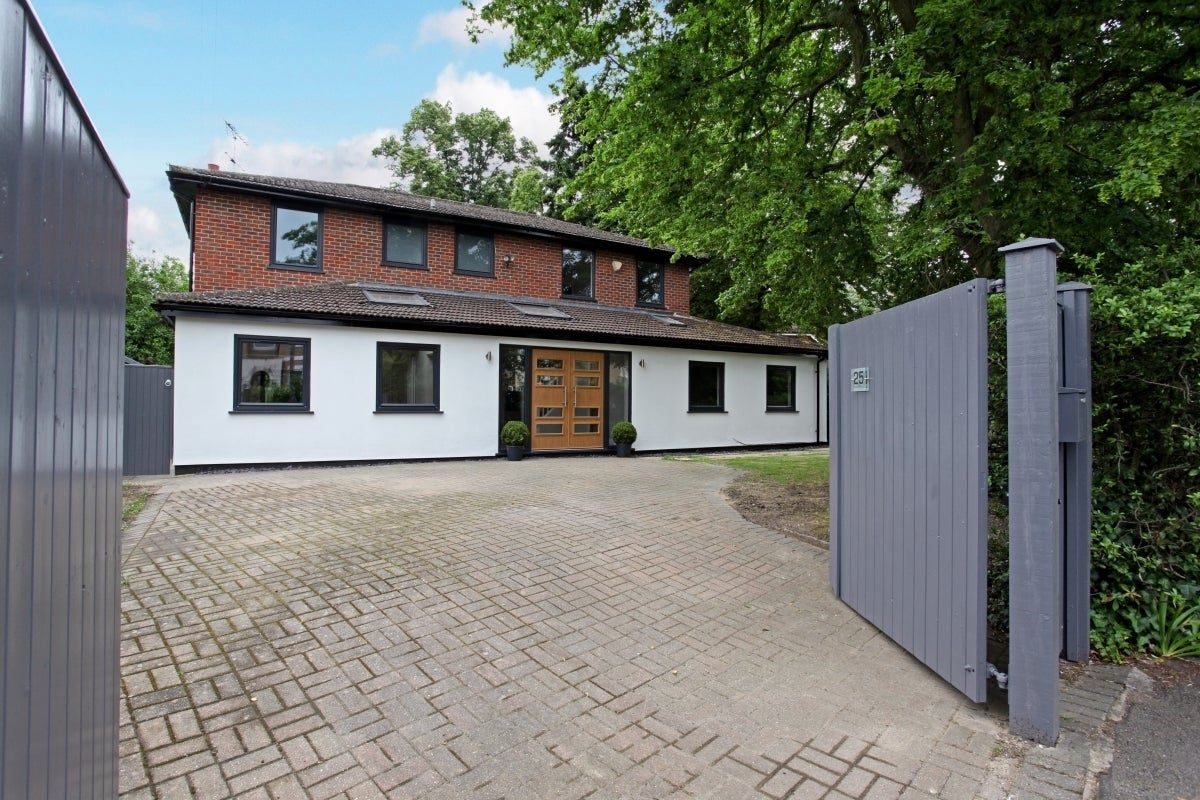 House Bolton Avenue in Windsor