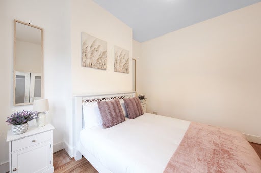 Room Seaford Road in Greater London