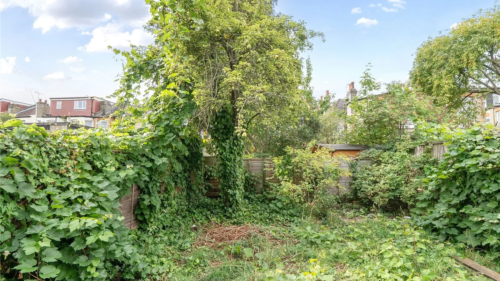Flat Sylvan Avenue in Greater London