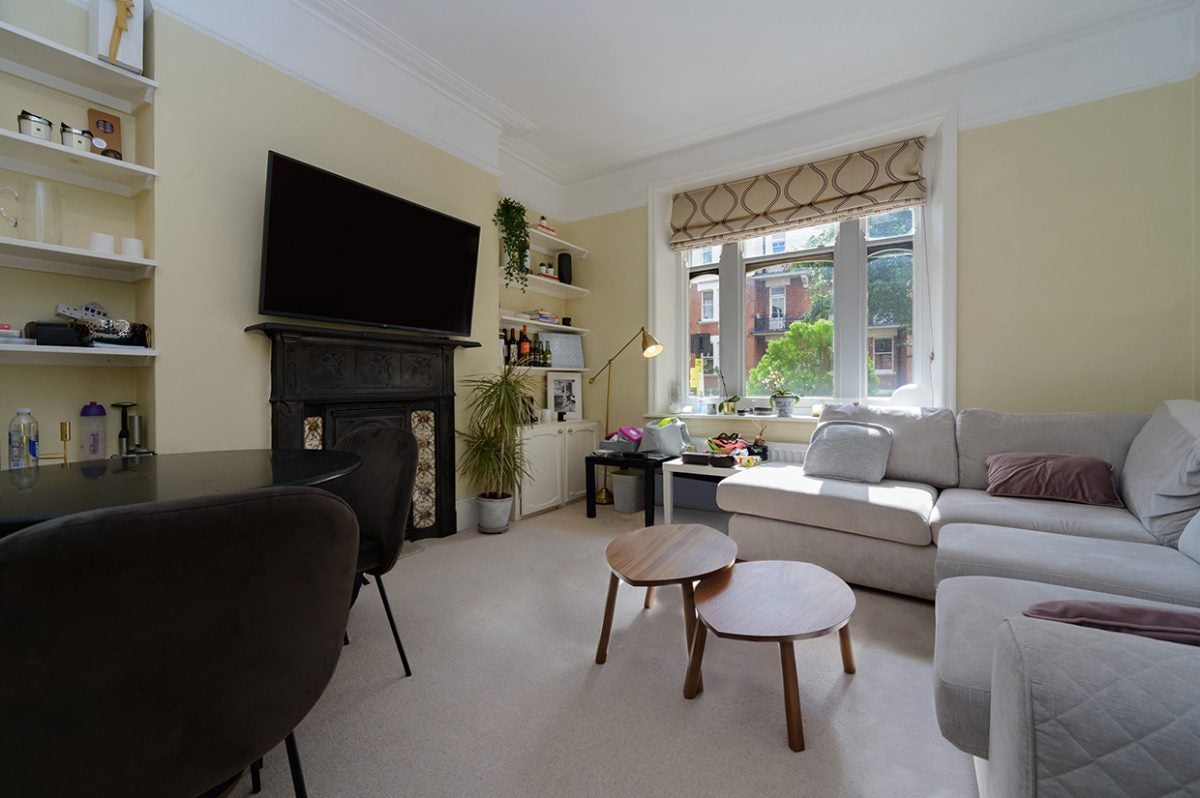 Flat Honeybourne Road in Greater London