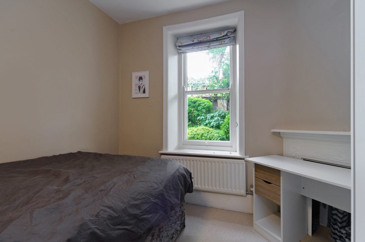 Flat Honeybourne Road in Greater London