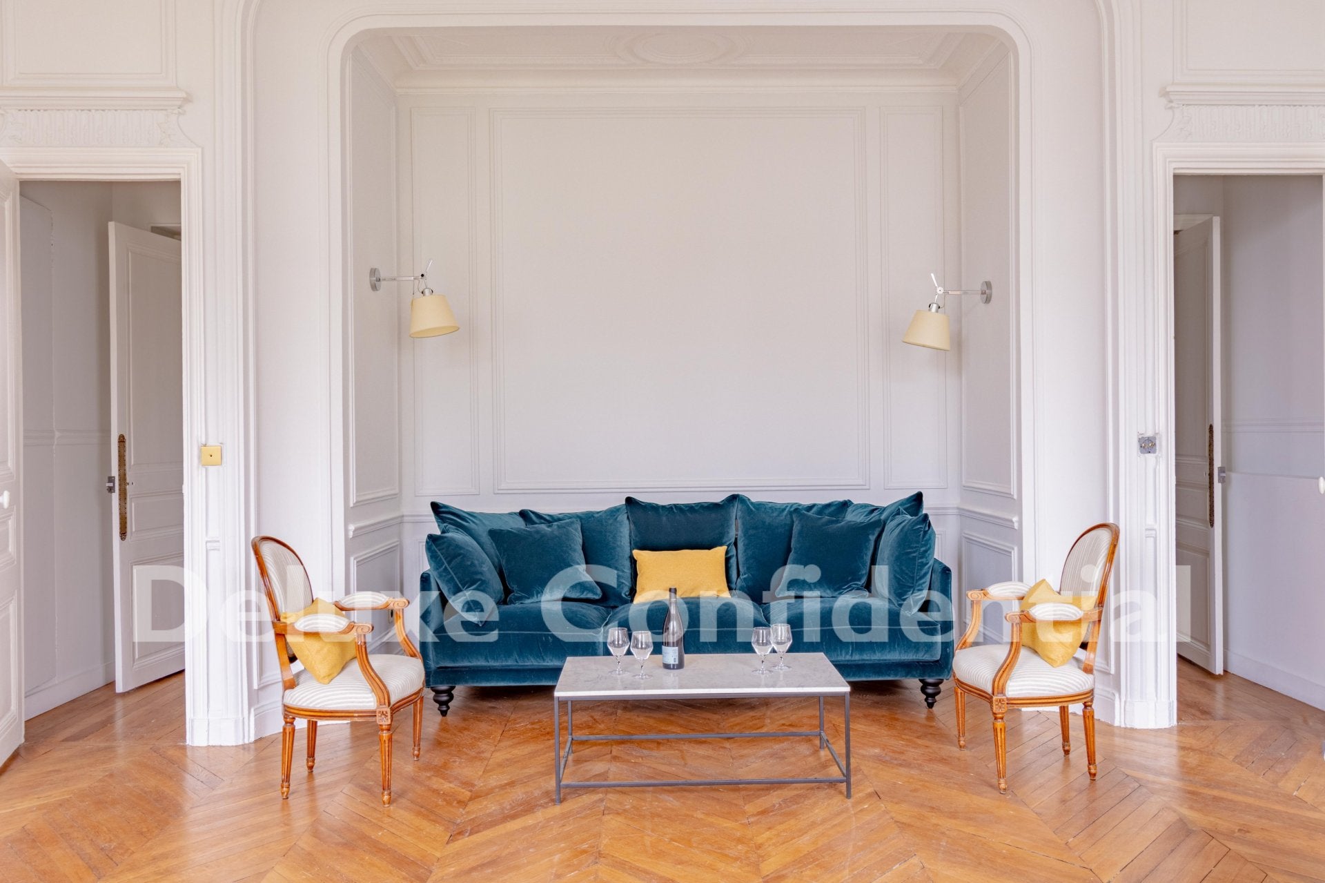 Flat Avenue George V in Paris