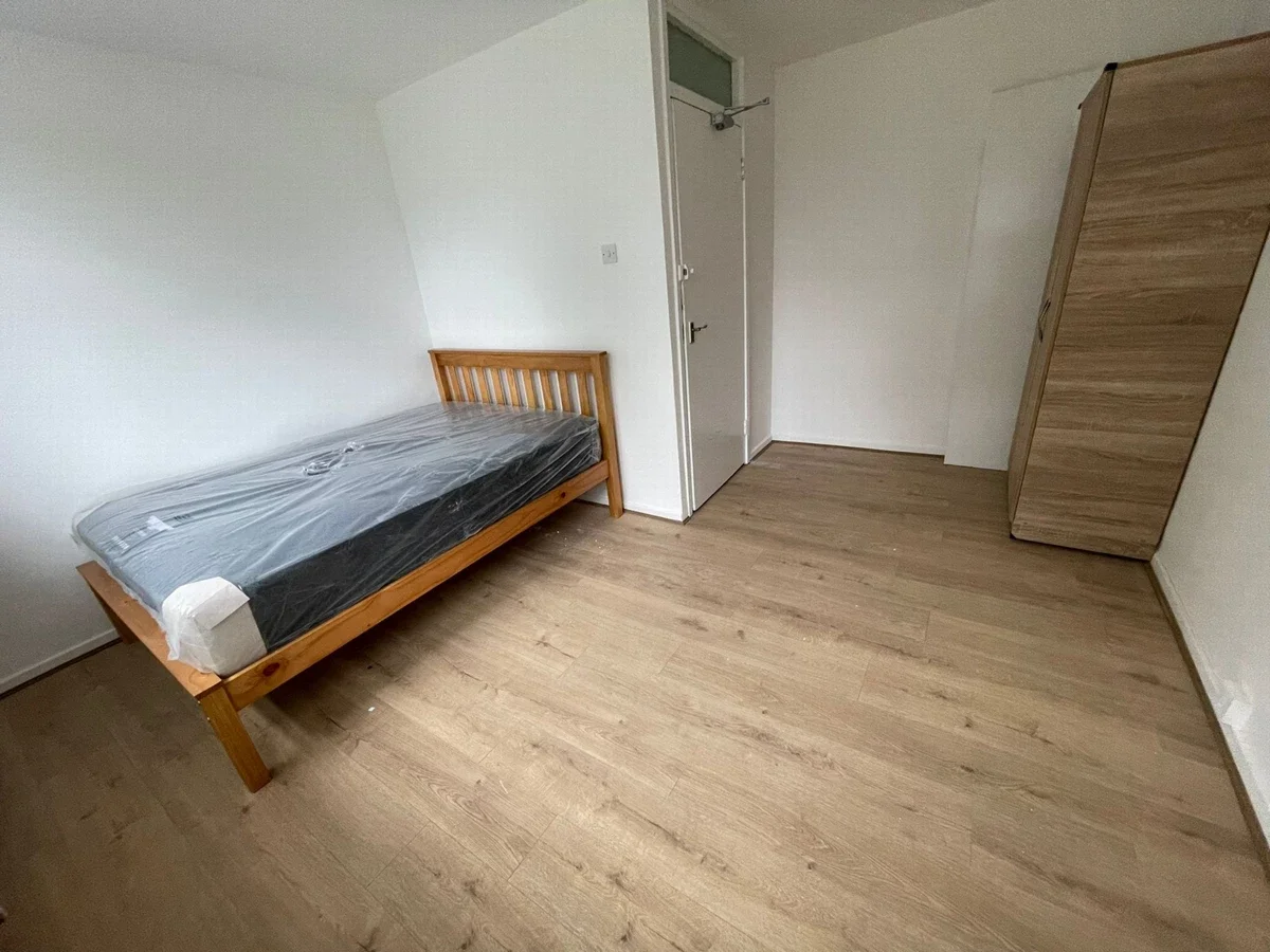 Room Woodlands Park Road in Greater London