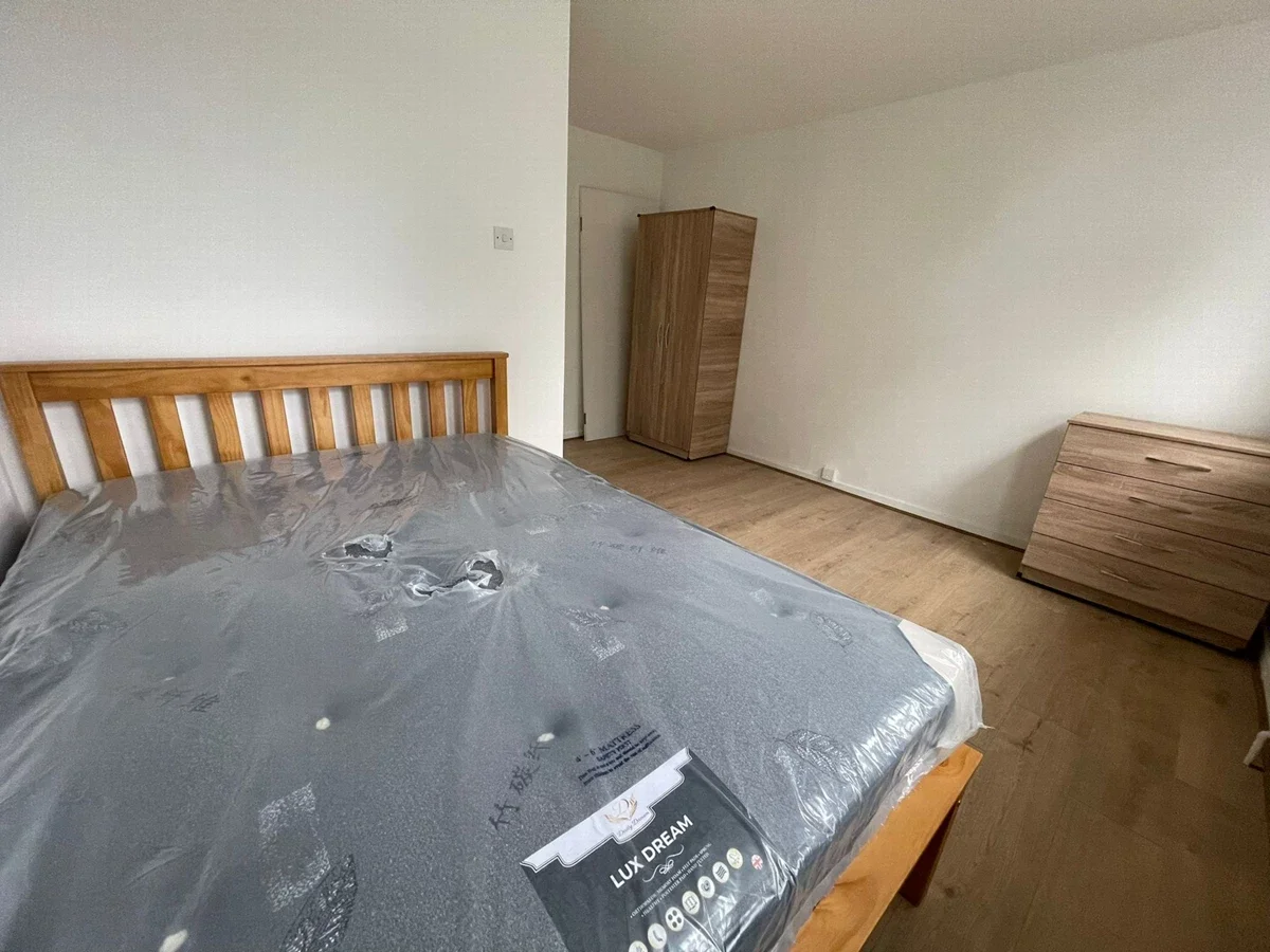 Room Woodlands Park Road in Greater London