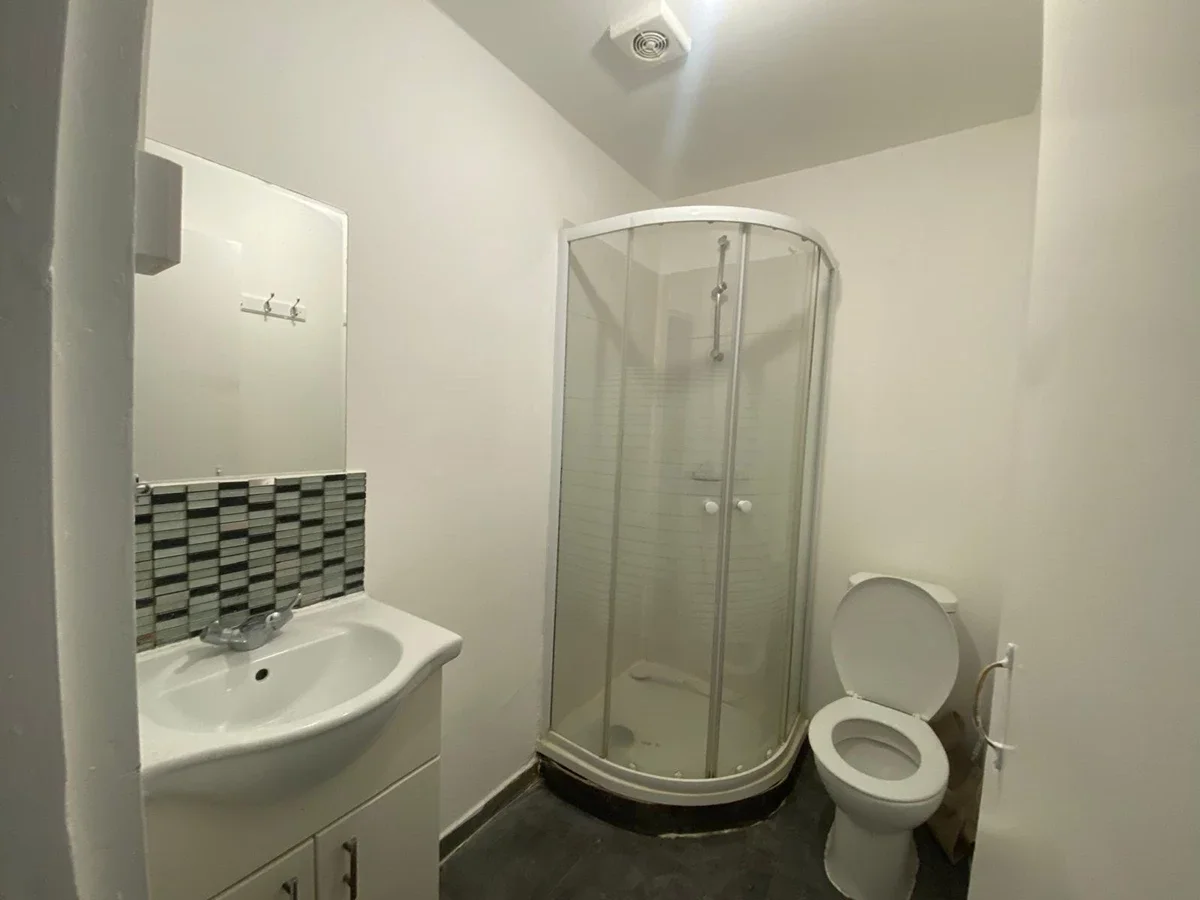 Room Woodlands Park Road in Greater London