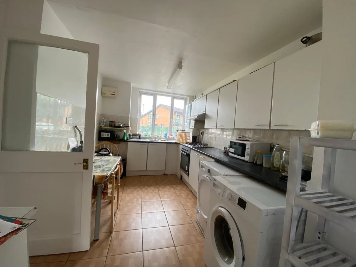 Room Woodlands Park Road in Greater London