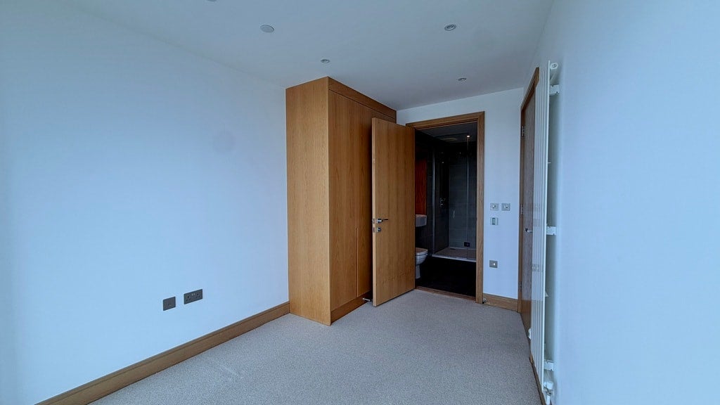 Flat Crossharbour Plaza in Greater London