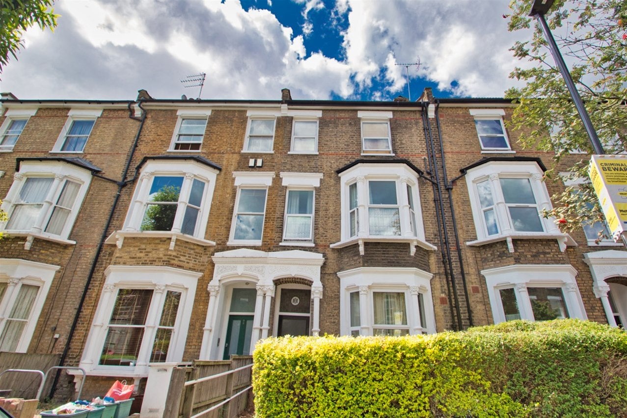 Flat Huddleston Road in London