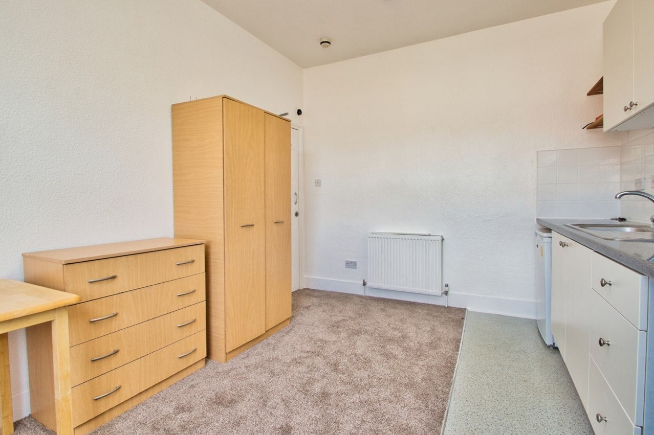 Flat Huddleston Road in London
