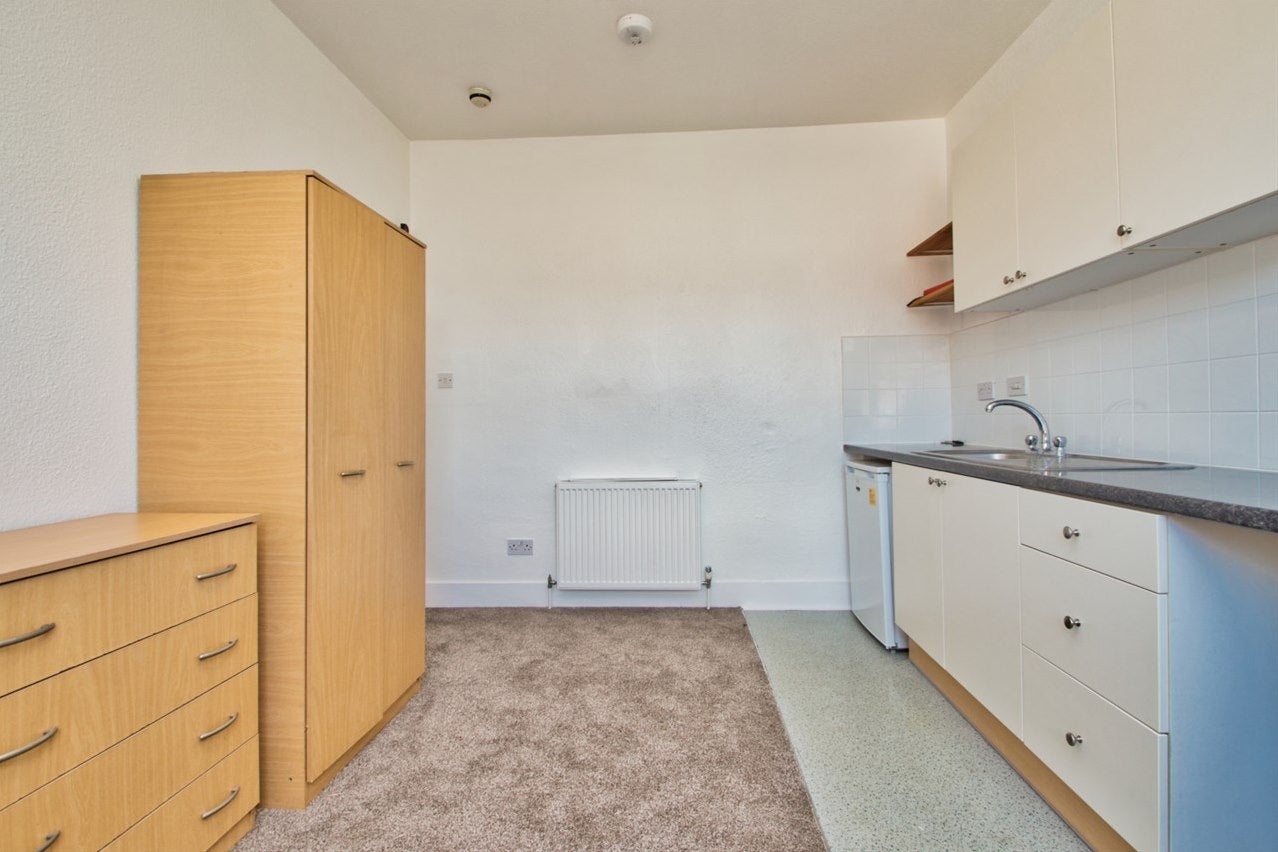 Flat Huddleston Road in London