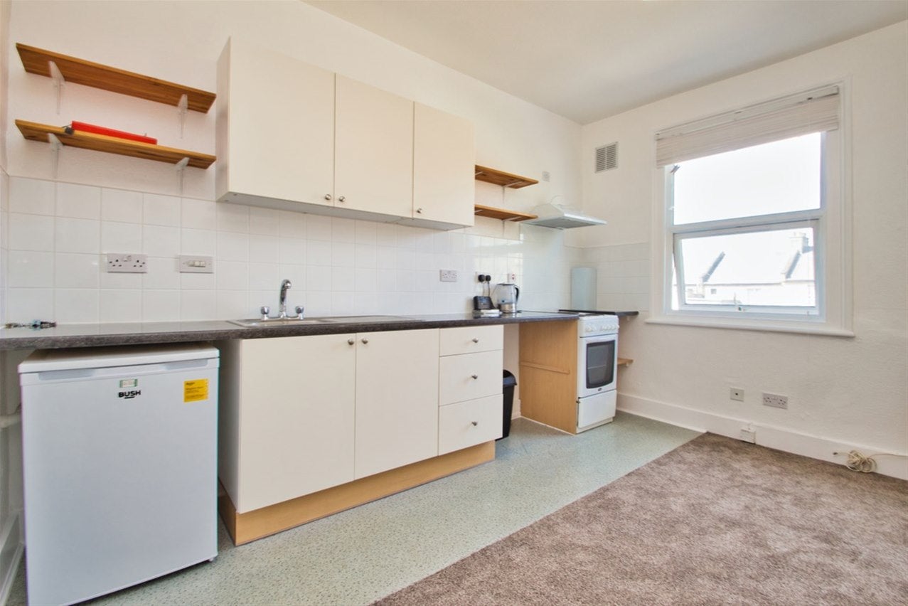 Flat Huddleston Road in London