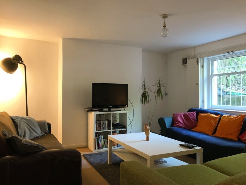 Room Coldharbour Lane in Greater London