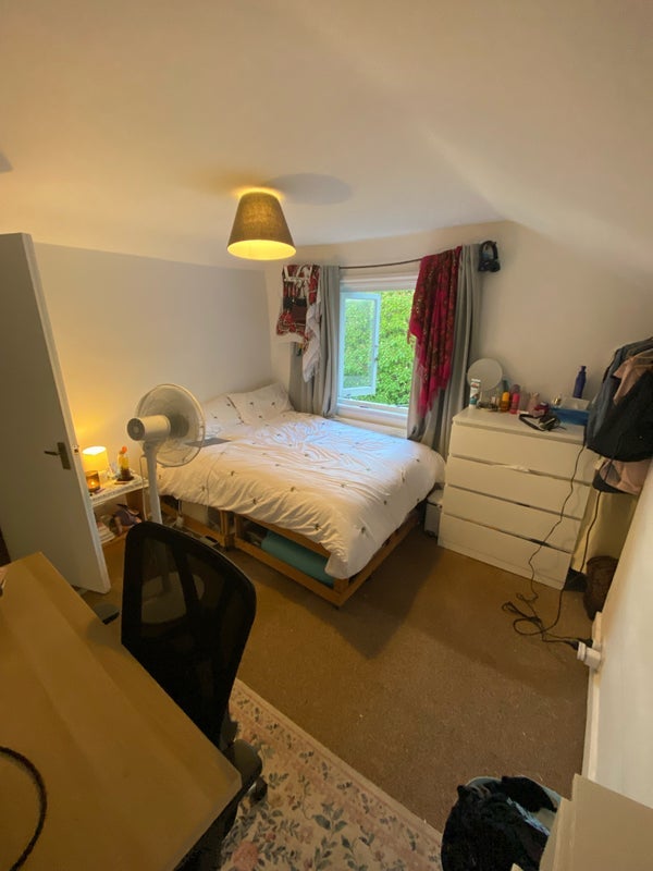 Room Coldharbour Lane in Greater London