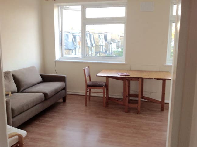 Flat Garratt Lane in Greater London