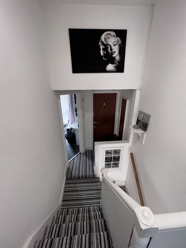 Room Asplins Road in Greater London