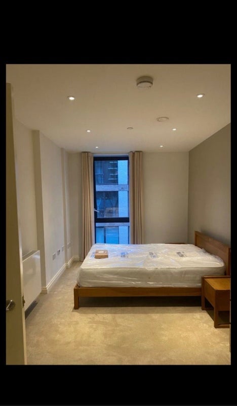Room New Village Avenue in Greater London