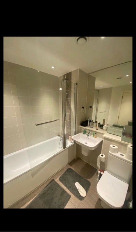 Room New Village Avenue in Greater London