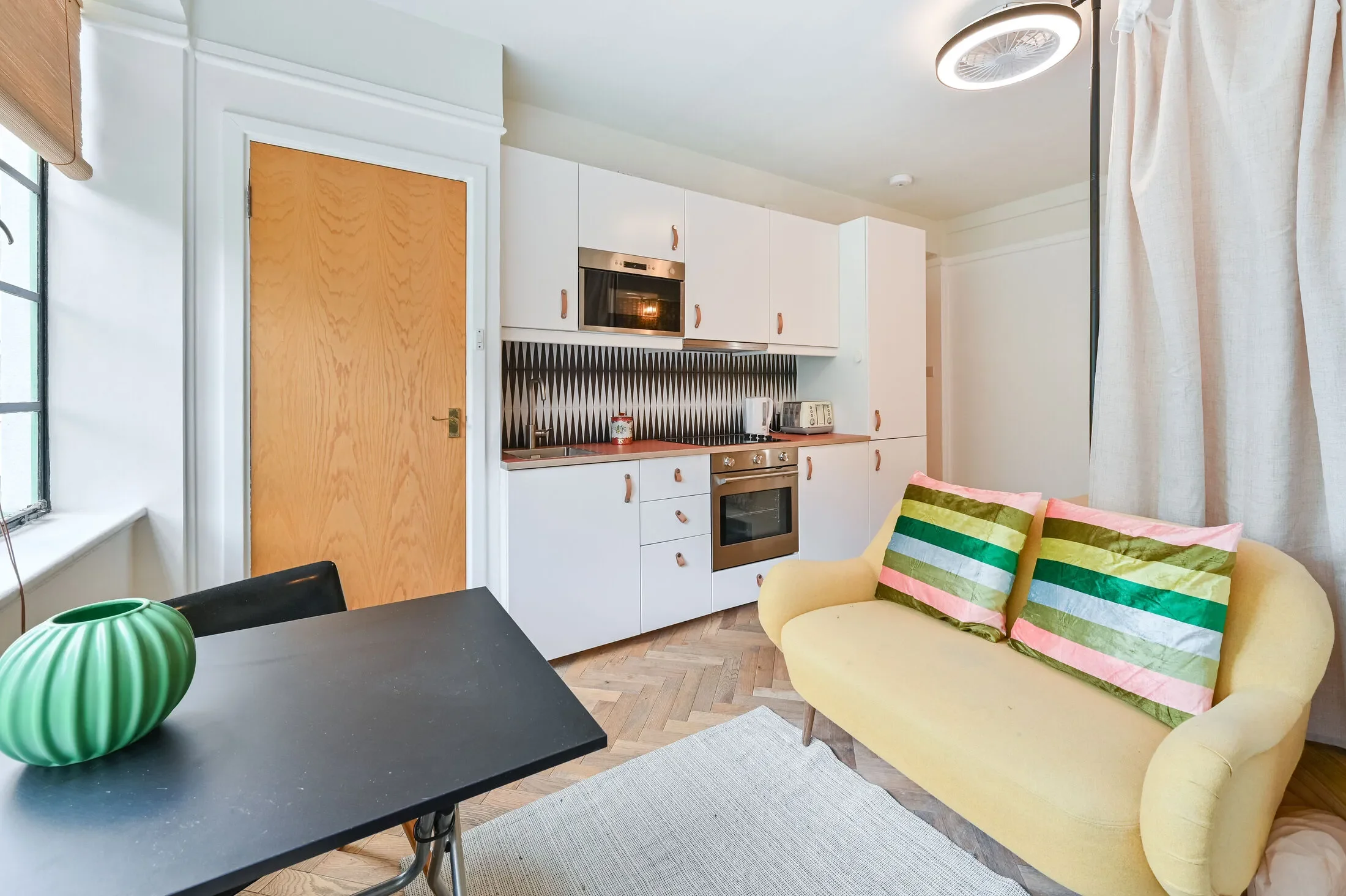 Flat Shackleton Close in Greater London