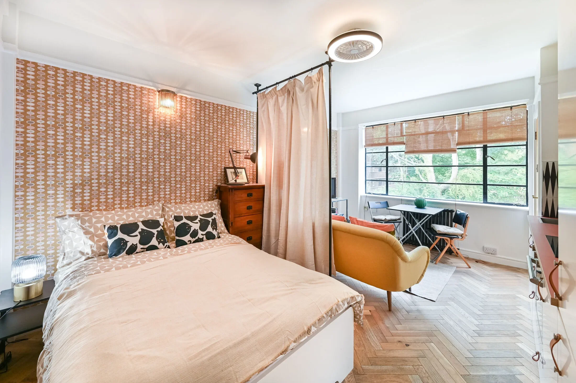 Flat Shackleton Close in Greater London