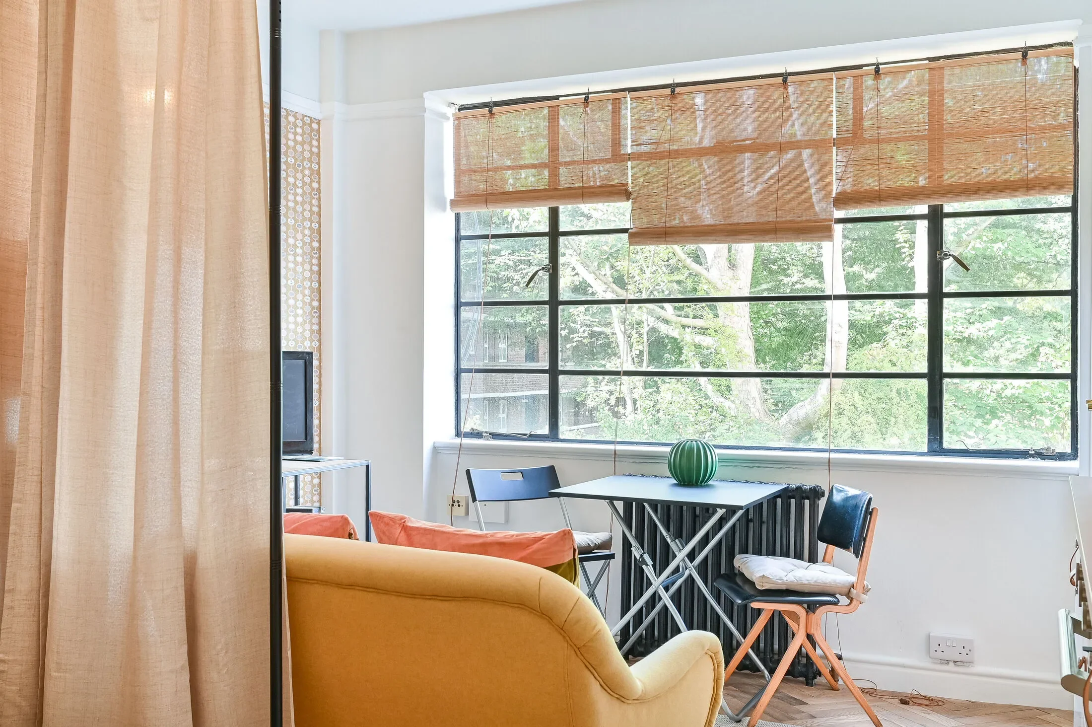 Flat Shackleton Close in Greater London