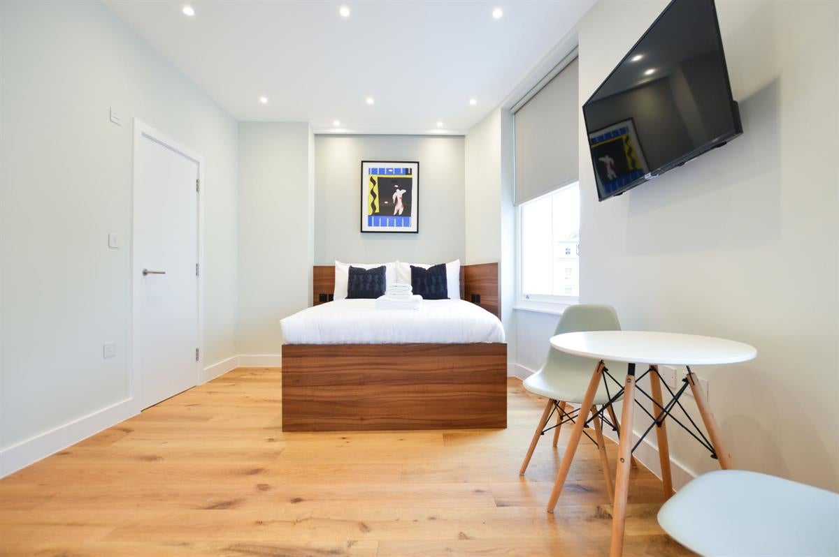 Flat Leinster Square in City of Westminster
