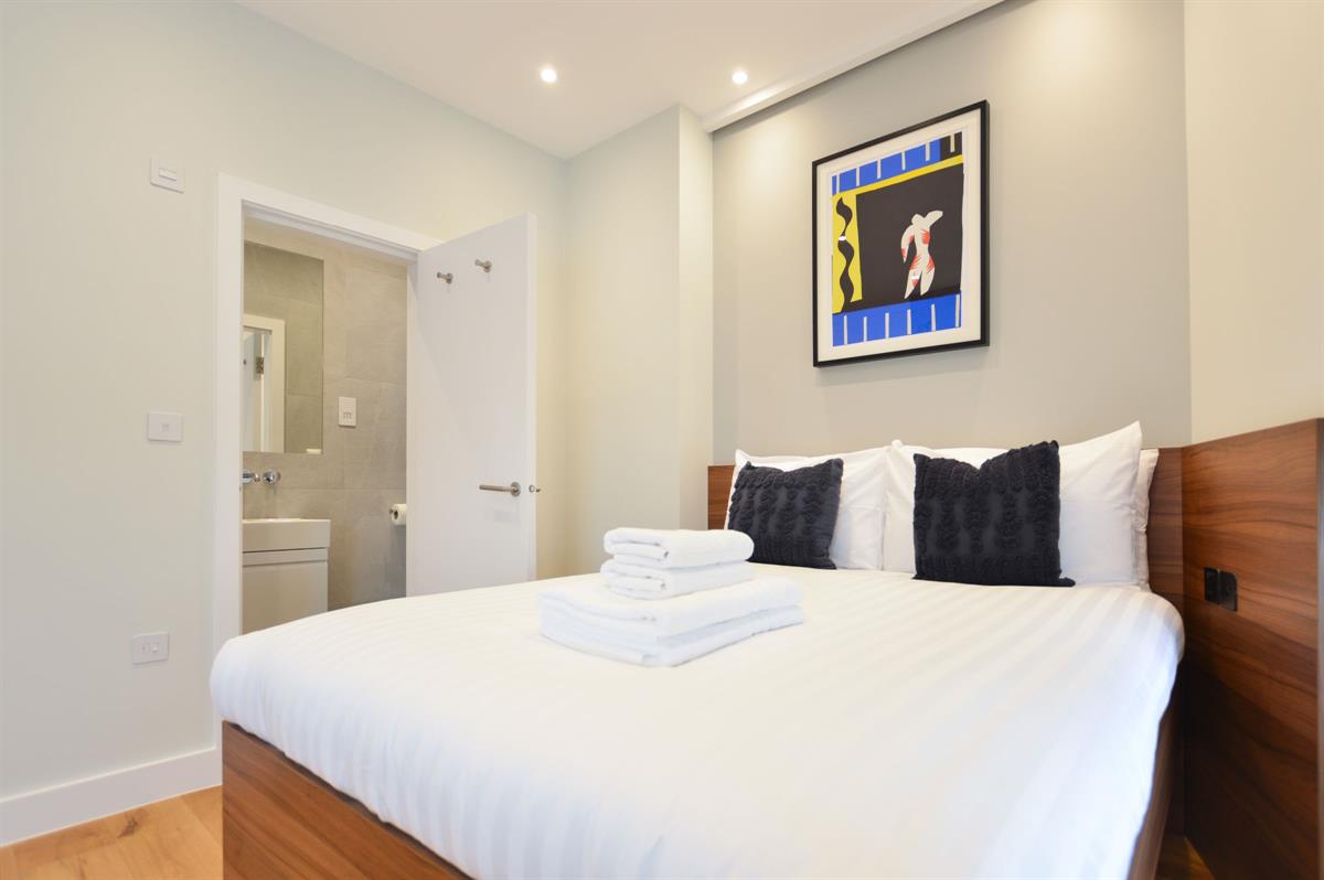 Flat Leinster Square in City of Westminster