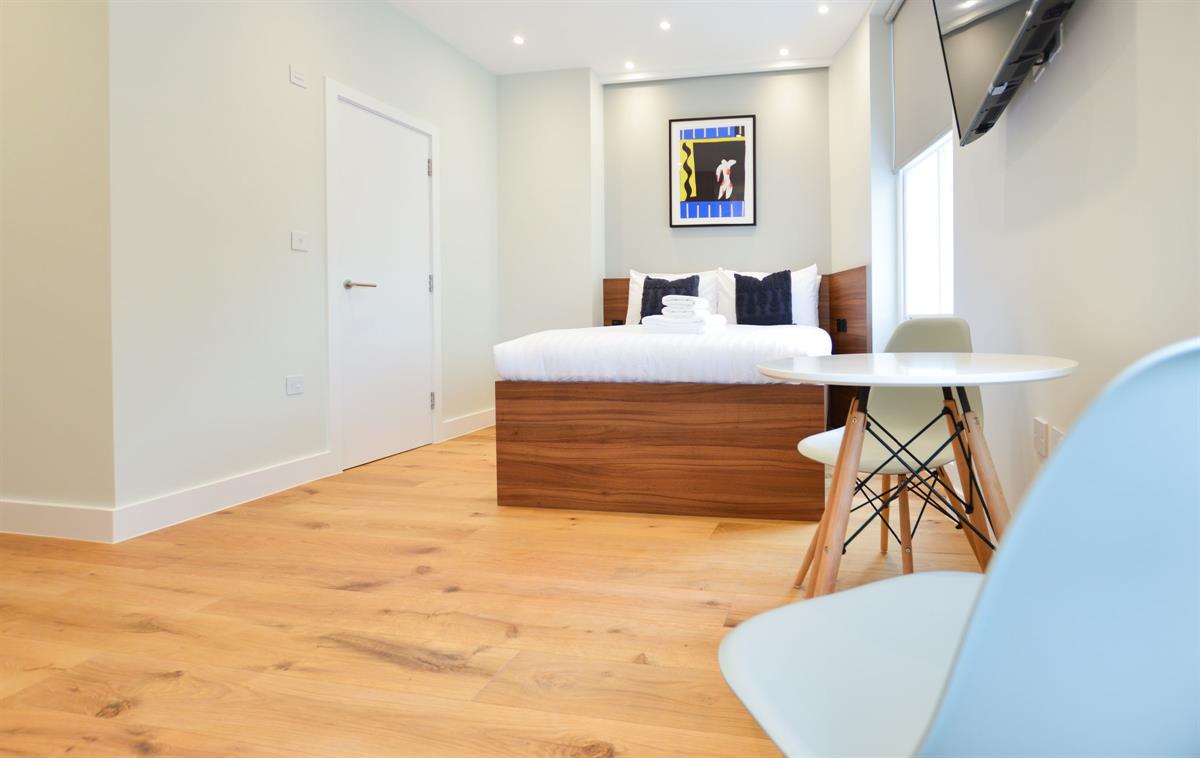 Flat Leinster Square in City of Westminster