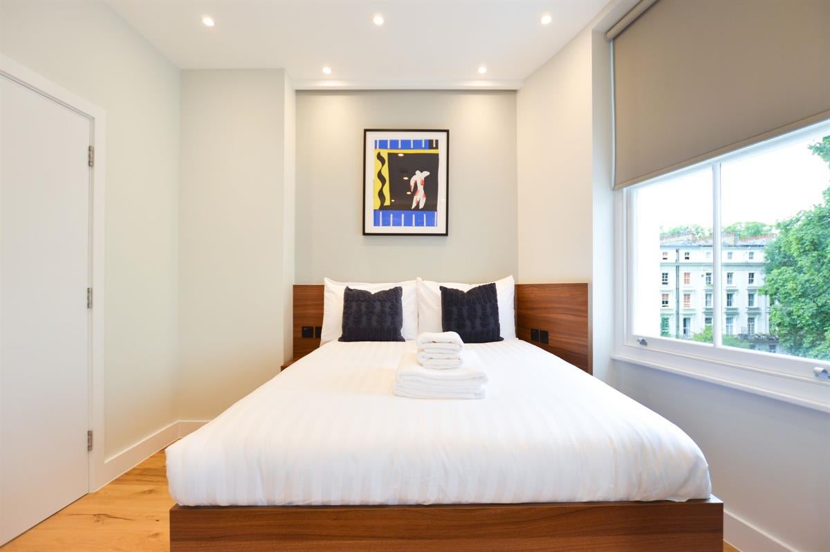 Flat Leinster Square in City of Westminster