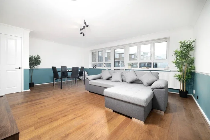 Flat Orchard Square in Greater London