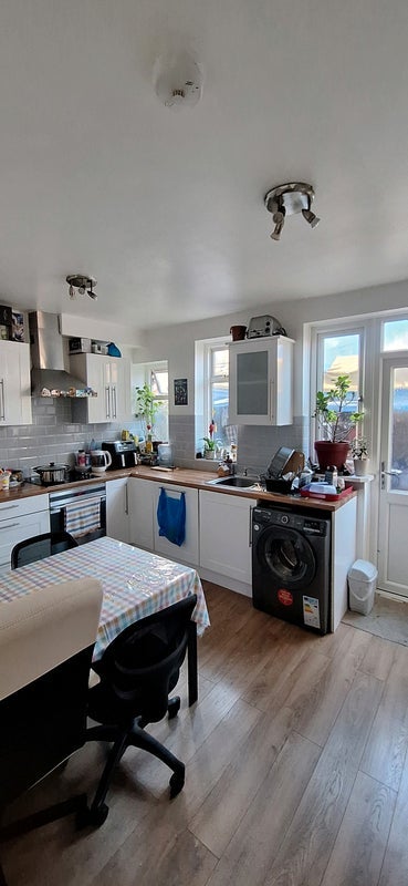 Room Varley Road in Greater London