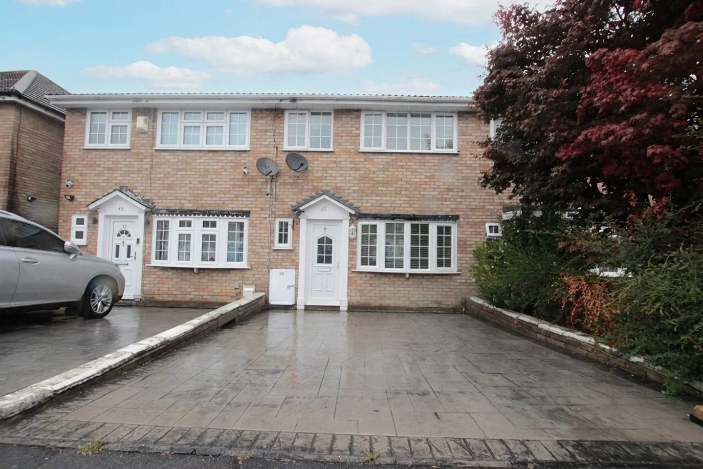 House Amberley Way in Greater London