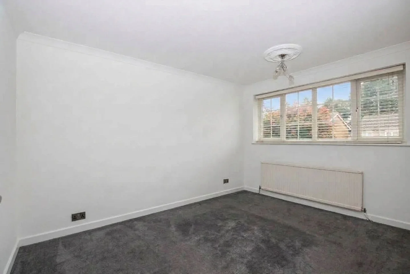 House Amberley Way in Greater London