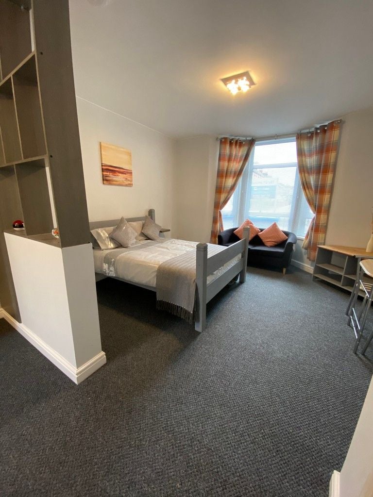 Room Newland Avenue in Hull