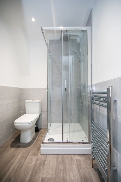 Room Headingley Avenue in Leeds