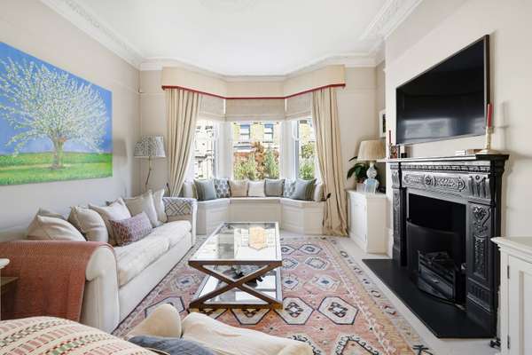 House Rosehill Road in Greater London