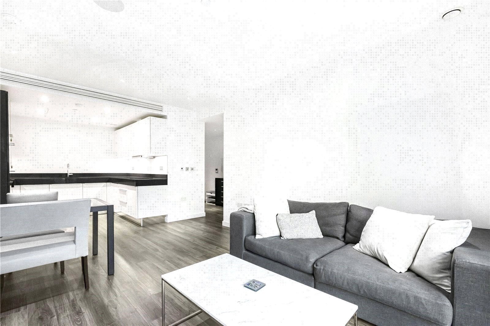 Flat Alie Street in Greater London