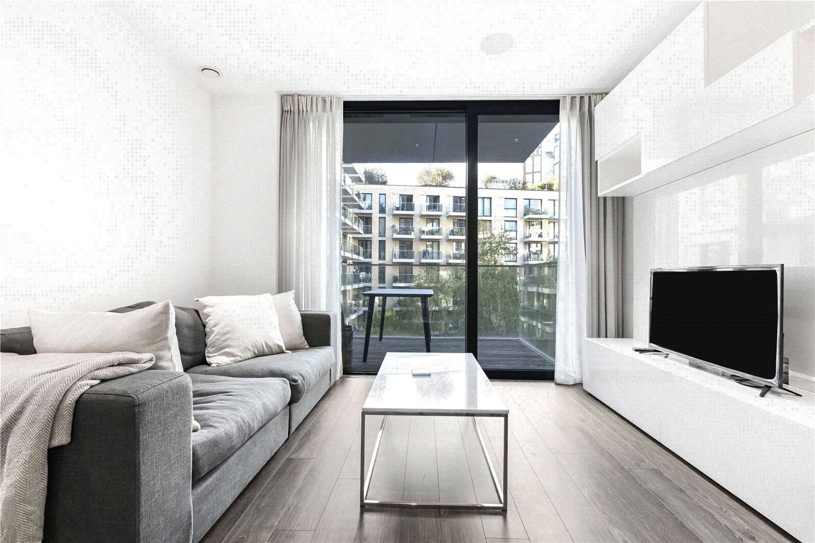 Flat Alie Street in Greater London