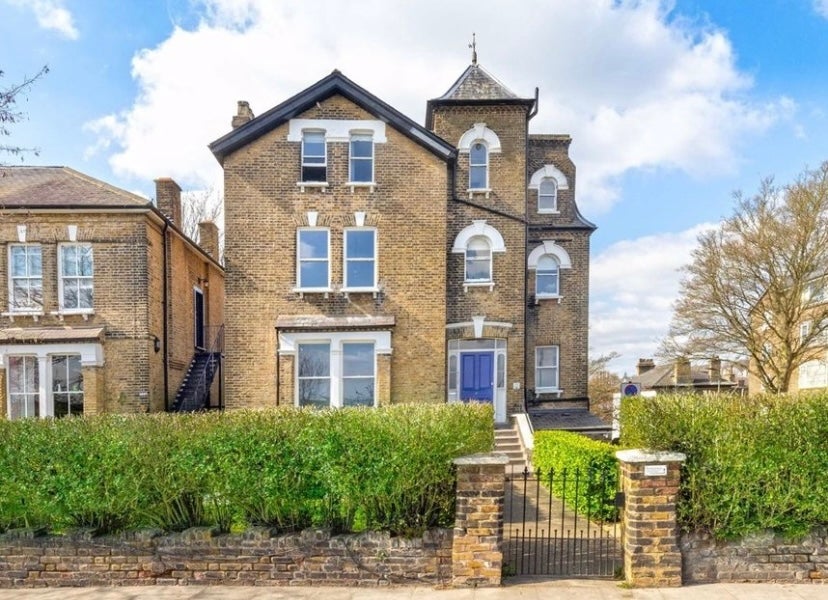 Flat Dartmouth Park Hill in Greater London