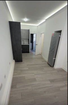 Flat Acre Lane in Greater London