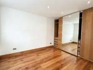 Flat Addiscombe Road in Greater London