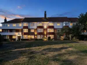 Flat Addiscombe Road in Greater London