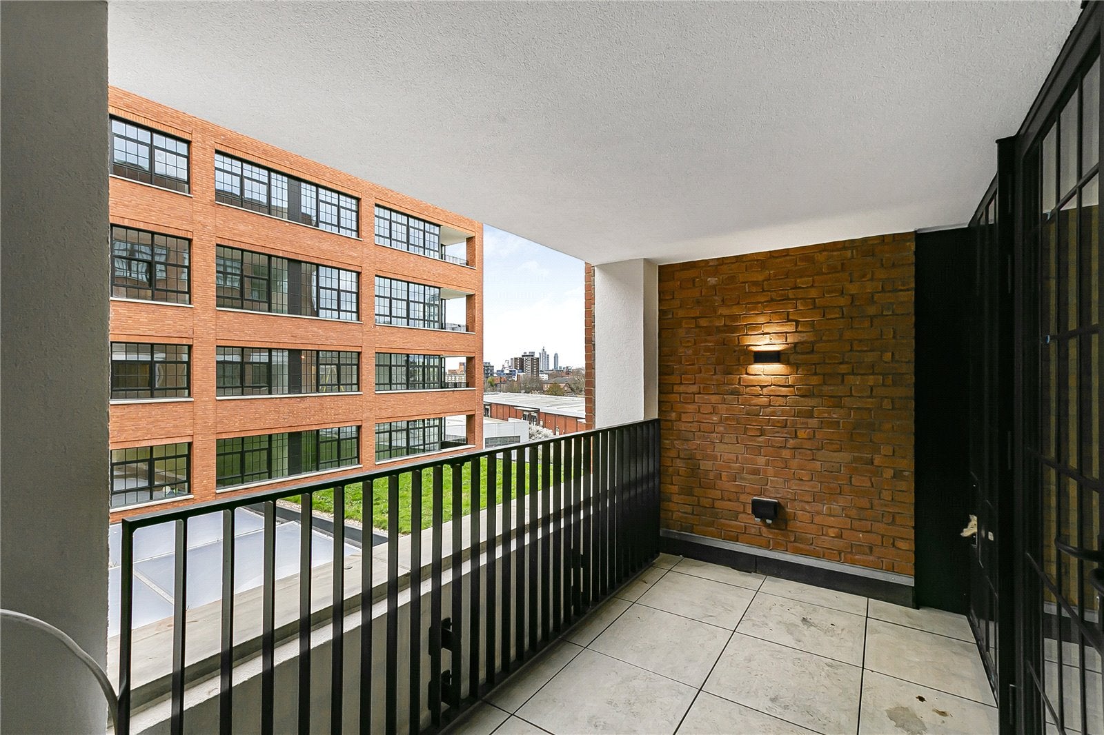 Flat New Tannery Way in Greater London