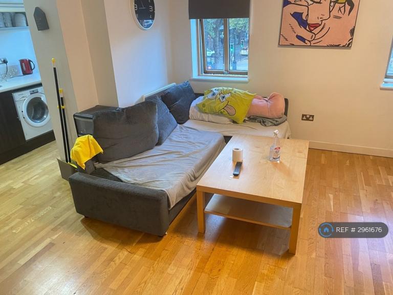 Flat St James' Barton in Bristol