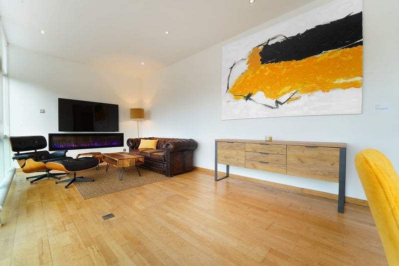 Flat Renfrew Street in Glasgow