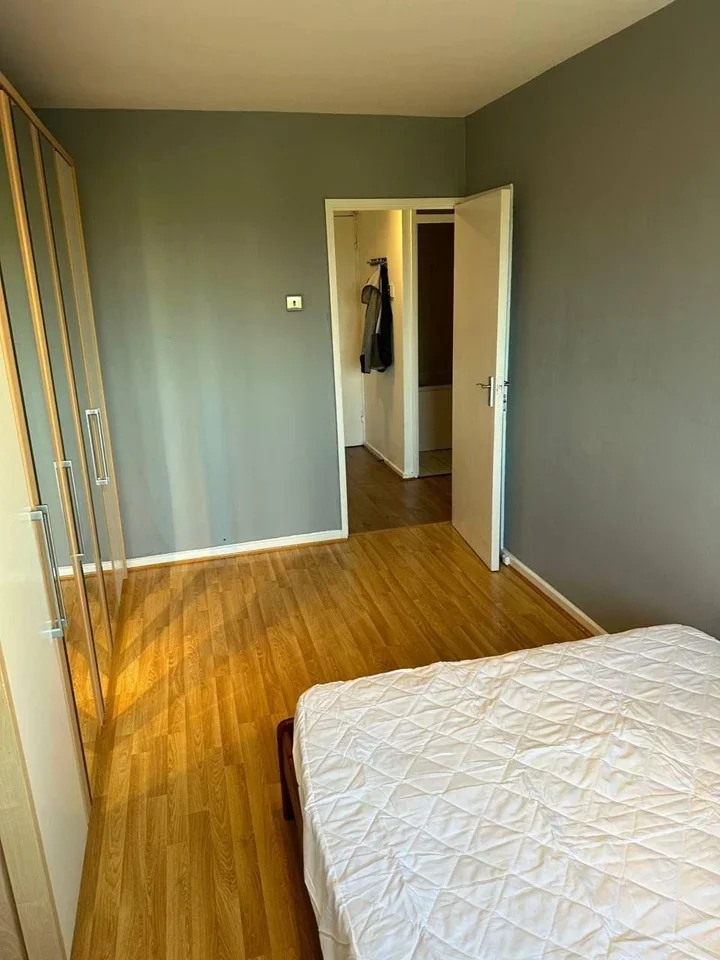Flat Fitzhugh Grove in Greater London